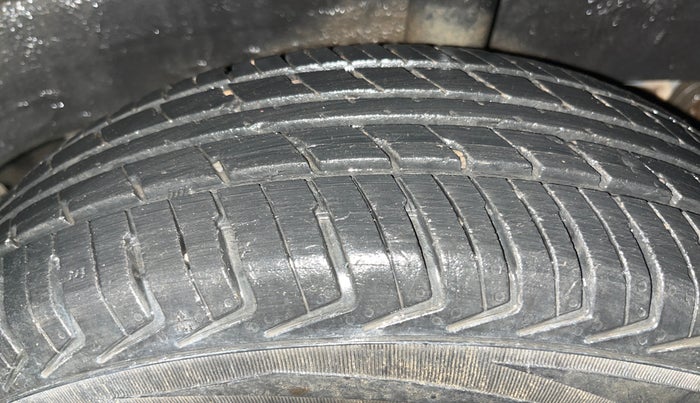 2018 Renault Kwid RXL, Petrol, Manual, 33,827 km, Left Rear Tyre Tread