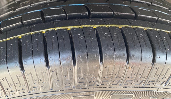 2023 Renault TRIBER RXZ, Petrol, Manual, 48,161 km, Left Front Tyre Tread