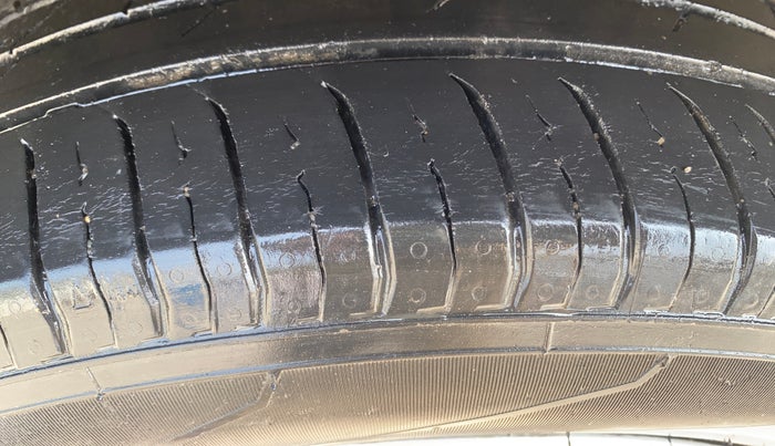 2023 Renault TRIBER RXZ, Petrol, Manual, 48,161 km, Left Rear Tyre Tread