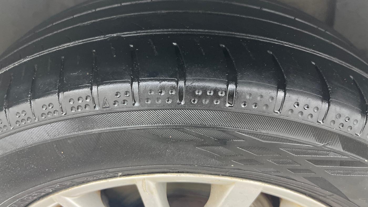 2014 Fiat Linea DYNAMIC 1.3 L ADVANCED MULTIJET, Diesel, Manual, 1,12,675 km, Left Front Tyre Tread