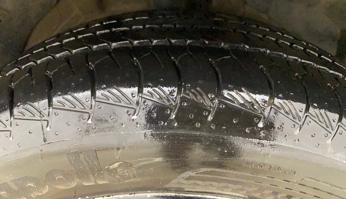 2020 MG HECTOR SHARP 1.5 DCT PETROL, Petrol, Automatic, 64,233 km, Right Front Tyre Tread