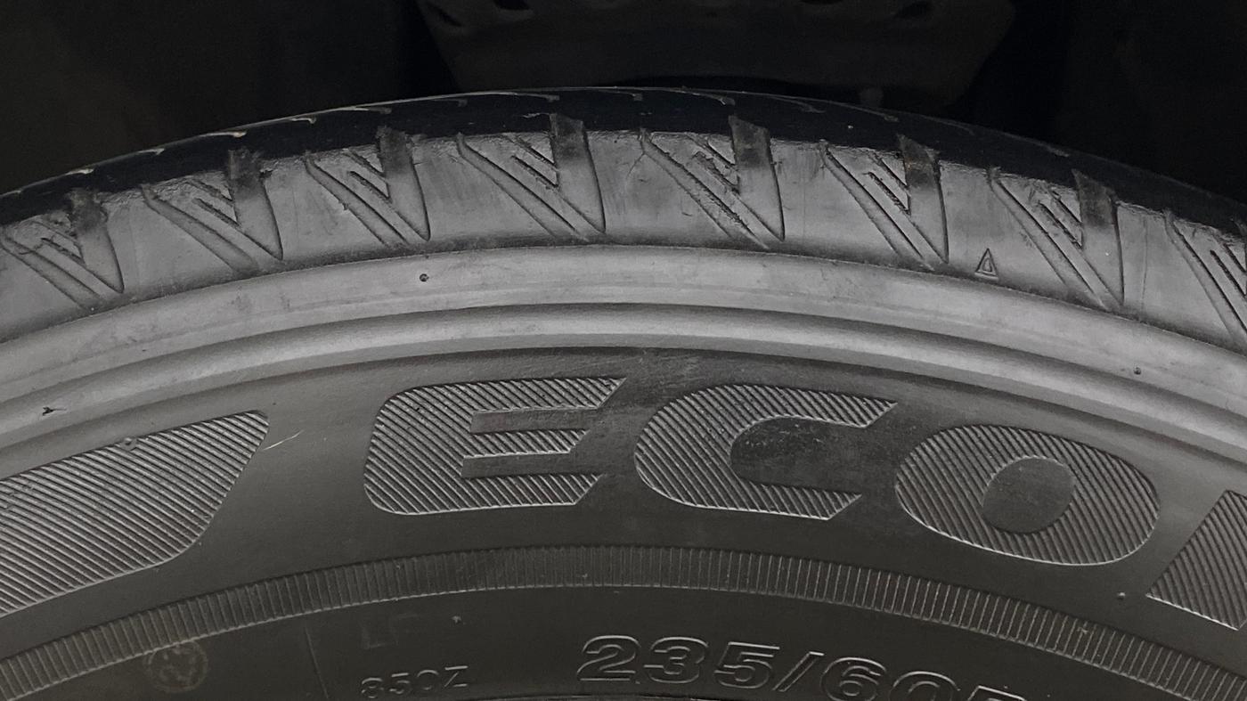2021 Tata Safari XZA, Diesel, Automatic, 71,350 km, Left Front Tyre Tread