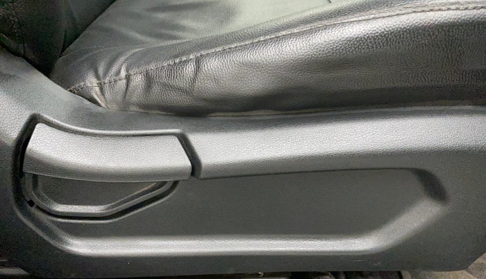 2020 Hyundai VENUE S 1.2, Petrol, Manual, 34,063 km, Driver Side Adjustment Panel