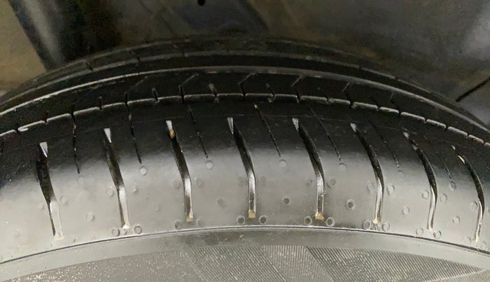 2020 Hyundai VENUE S 1.2, Petrol, Manual, 34,063 km, Right Rear Tyre Tread