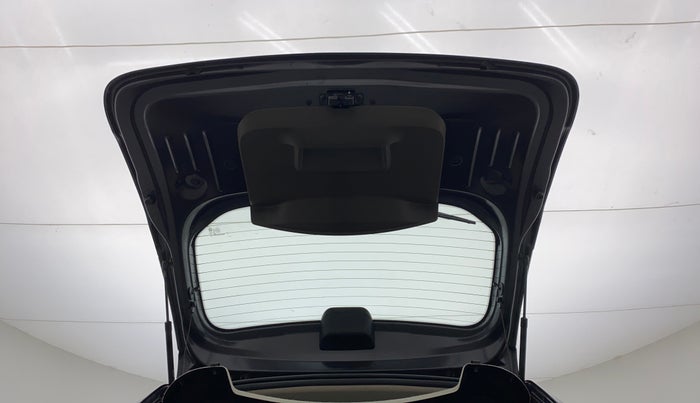 2017 Renault Duster RXL PETROL 104, Petrol, Manual, 33,494 km, Boot Door Open