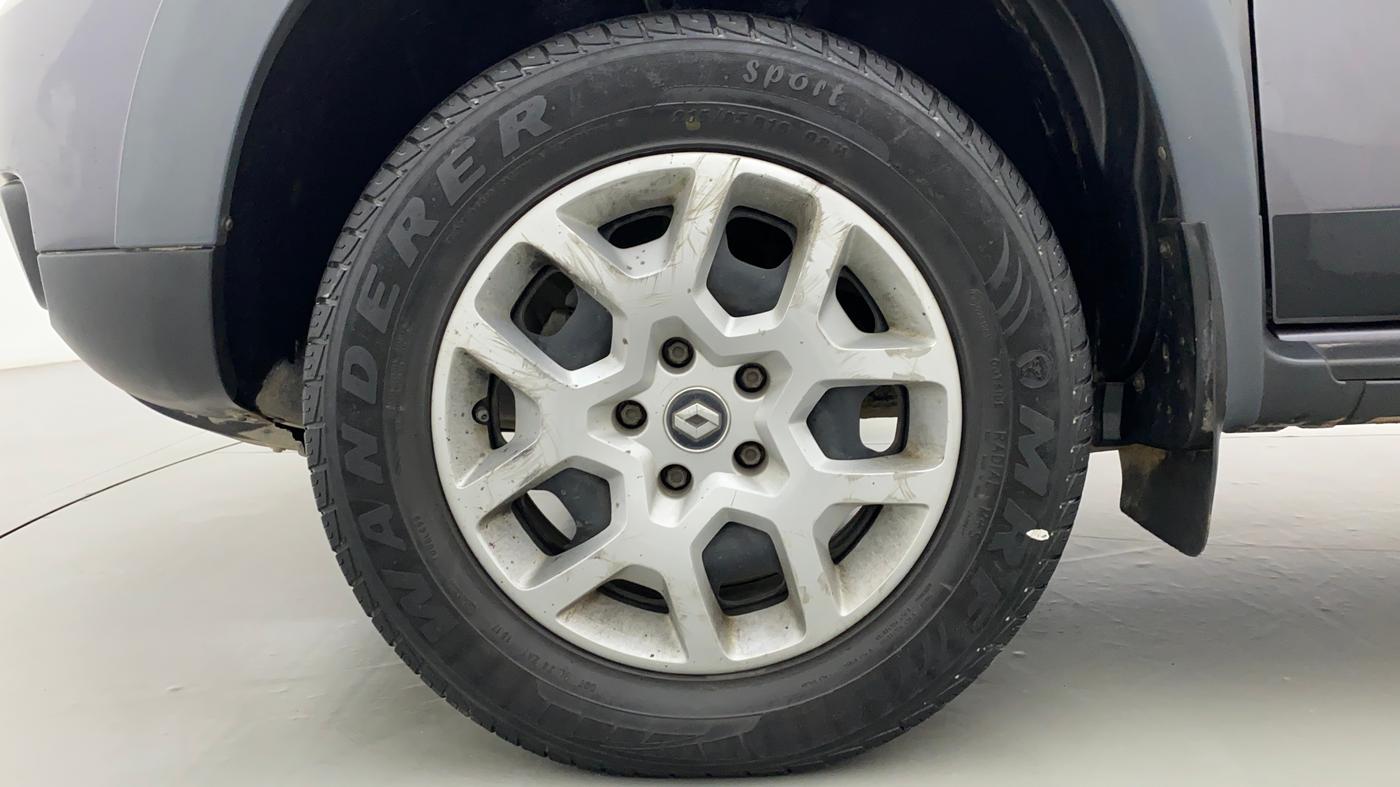 2017 Renault Duster RXL PETROL 104, Petrol, Manual, 33,494 km, Left Front Wheel