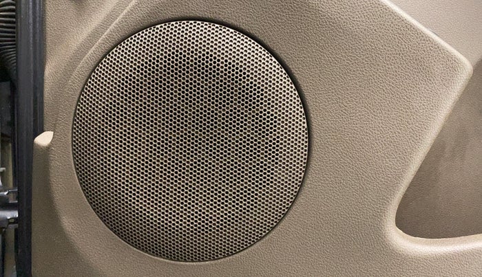 2017 Renault Duster RXL PETROL 104, Petrol, Manual, 33,494 km, Speaker