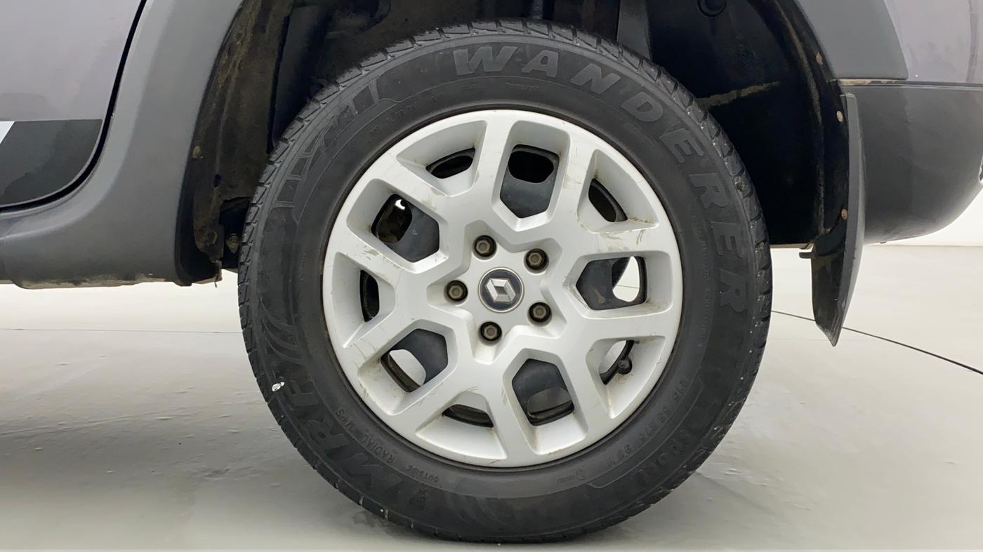 2017 Renault Duster RXL PETROL 104, Petrol, Manual, 33,494 km, Left Rear Wheel