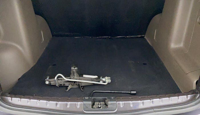 2017 Renault Duster RXL PETROL 104, Petrol, Manual, 33,494 km, Boot Inside