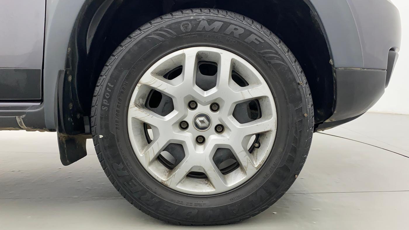 2017 Renault Duster RXL PETROL 104, Petrol, Manual, 33,494 km, Right Front Wheel
