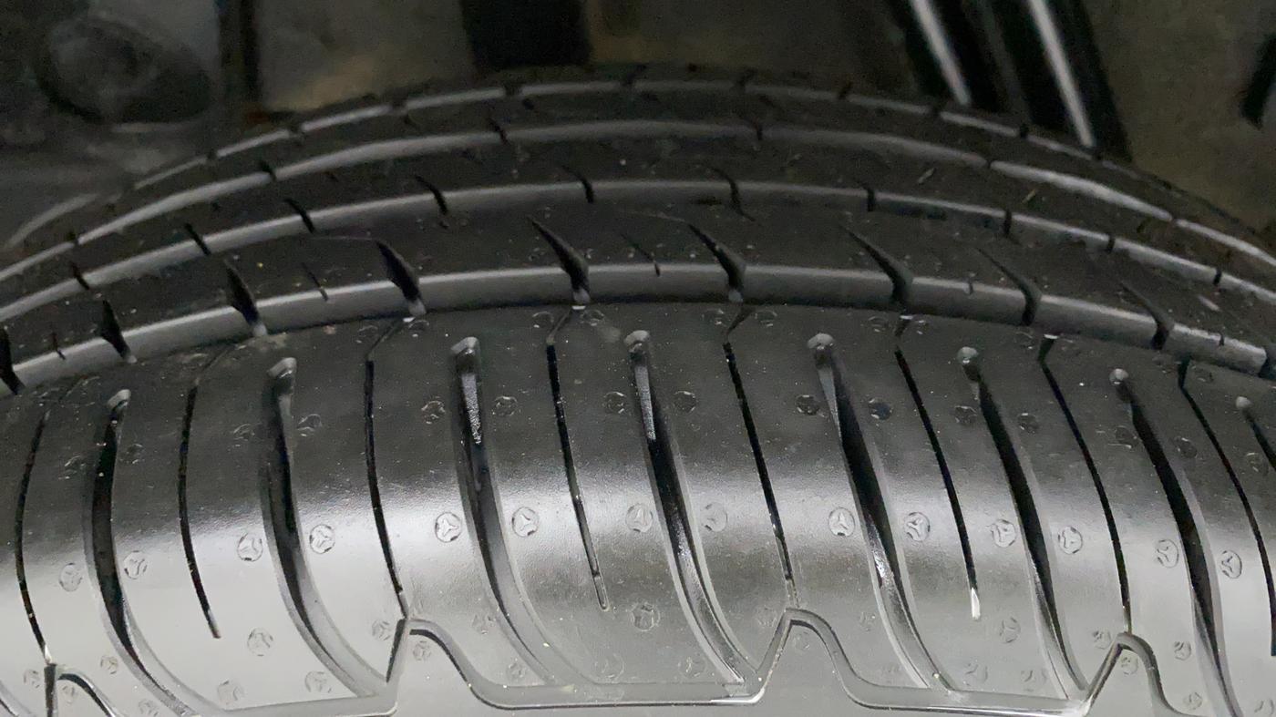 2017 Renault Duster RXL PETROL 104, Petrol, Manual, 33,494 km, Right Rear Tyre Tread