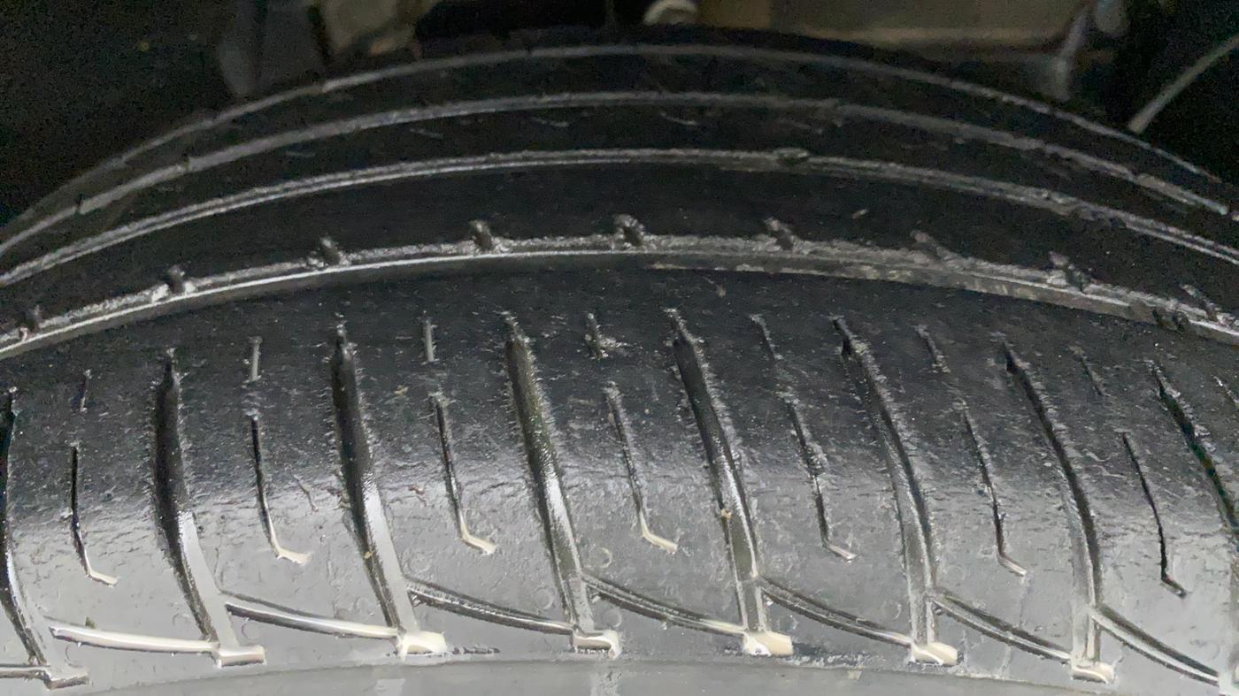 2017 Renault Duster RXL PETROL 104, Petrol, Manual, 33,494 km, Right Front Tyre Tread