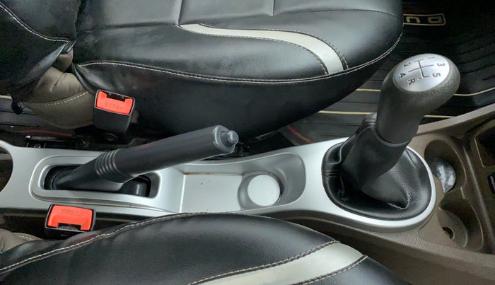 2017 Renault Duster RXL PETROL 104, Petrol, Manual, 33,494 km, Gear Lever