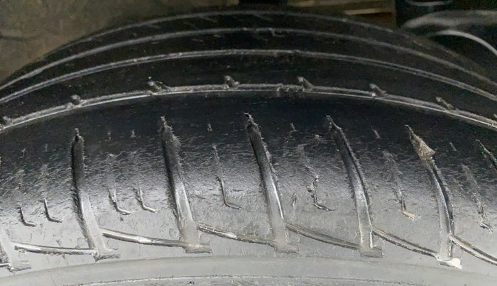 2017 Renault Duster RXL PETROL 104, Petrol, Manual, 33,494 km, Left Rear Tyre Tread