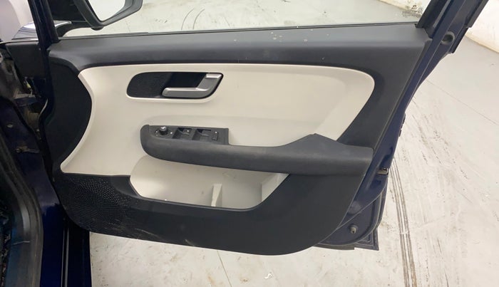 2023 Tata ALTROZ XZA + SUNROOF, Petrol, Automatic, 33,944 km, Driver Side Door Panels Control