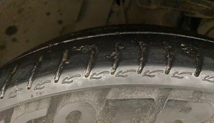 2023 Tata ALTROZ XZA + SUNROOF, Petrol, Automatic, 33,944 km, Right Front Tyre Tread