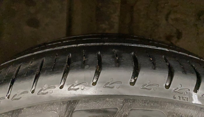 2023 Tata ALTROZ XZA + SUNROOF, Petrol, Automatic, 33,944 km, Right Rear Tyre Tread