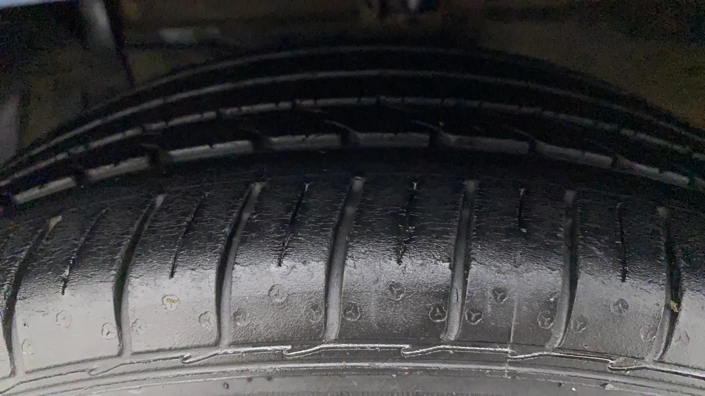 2018 Maruti Ciaz ALPHA 1.5 SHVS PETROL, Petrol, Manual, 27,958 km, Left Front Tyre Tread