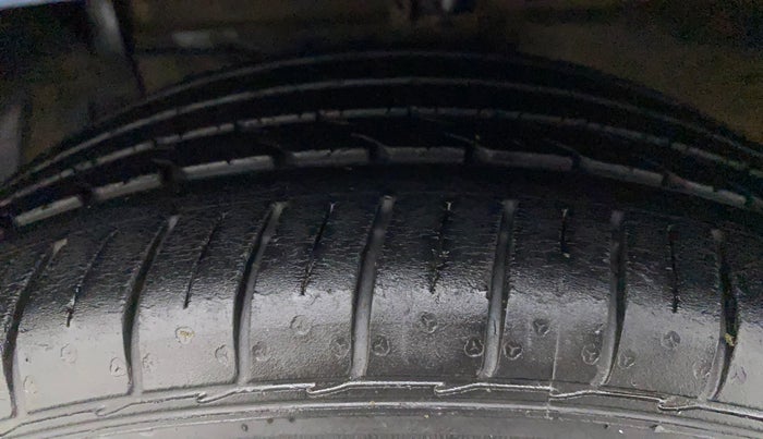 2018 Maruti Ciaz ALPHA 1.5 SHVS PETROL, Petrol, Manual, 27,958 km, Left Front Tyre Tread