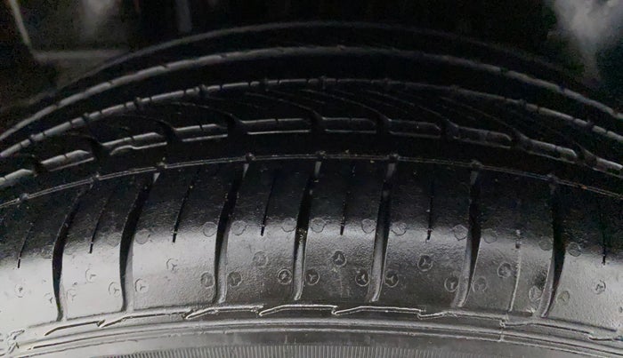2018 Maruti Ciaz ALPHA 1.5 SHVS PETROL, Petrol, Manual, 27,958 km, Right Rear Tyre Tread