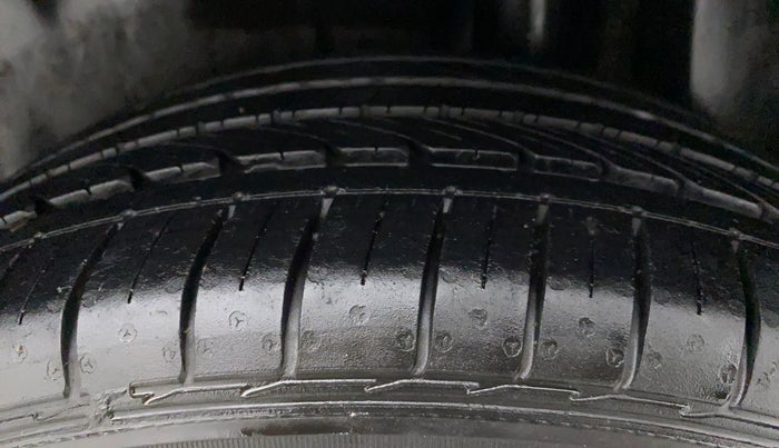 2018 Maruti Ciaz ALPHA 1.5 SHVS PETROL, Petrol, Manual, 27,958 km, Left Rear Tyre Tread