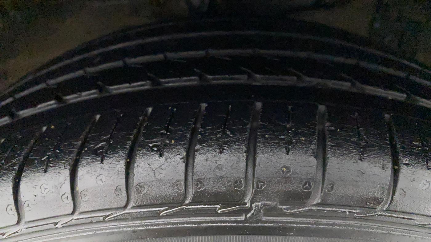 2018 Maruti Ciaz ALPHA 1.5 SHVS PETROL, Petrol, Manual, 27,958 km, Right Front Tyre Tread