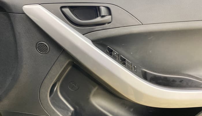 2022 Tata NEXON XM PETROL, CNG, Manual, 58,392 km, Driver Side Door Panels Control