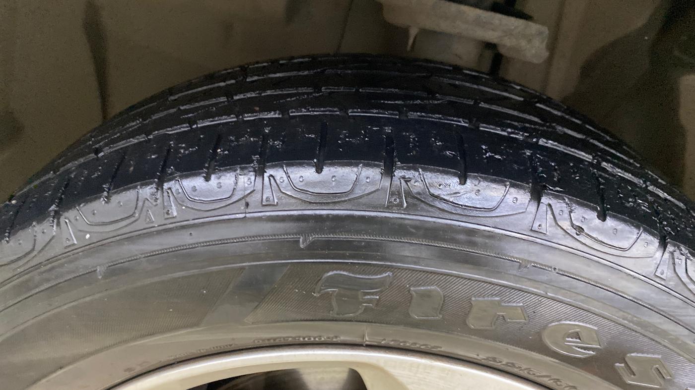 2019 Jeep Compass LONGITUDE (O) 1.4 PETROL AT, Petrol, Automatic, 29,318 km, Left Front Tyre Tread