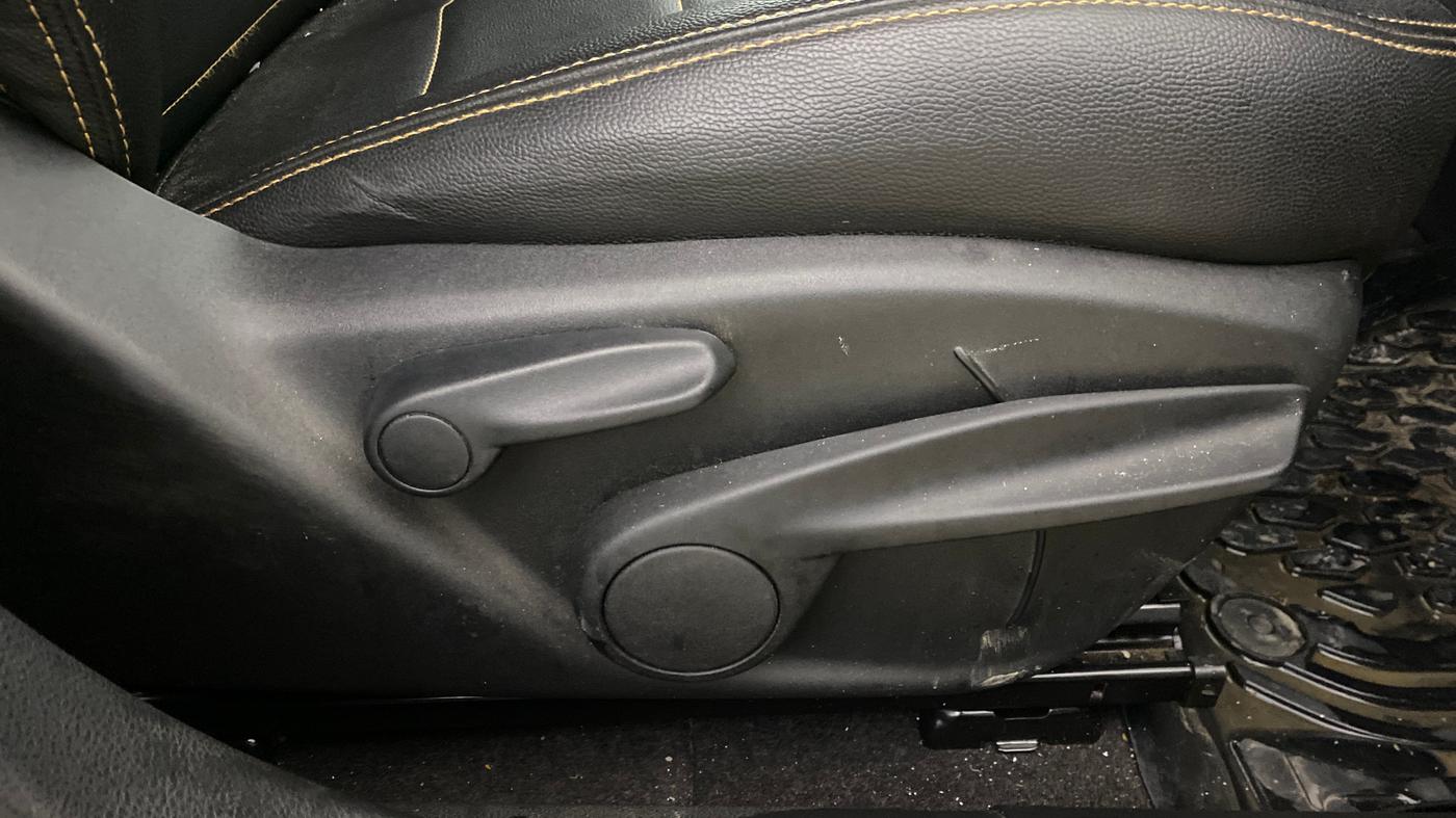 2019 Jeep Compass LONGITUDE (O) 1.4 PETROL AT, Petrol, Automatic, 29,318 km, Driver Side Adjustment Panel