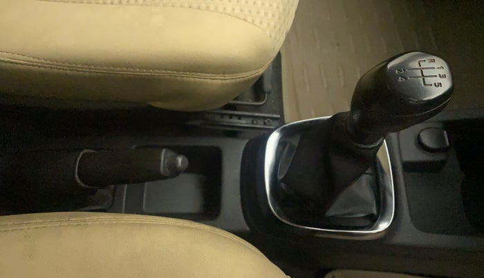 2016 Renault Kwid RXT 0.8, Petrol, Manual, 15,947 km, Gear Lever
