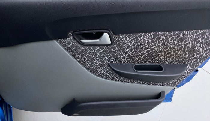 2018 Maruti Alto 800 LXI, Petrol, Manual, 50,603 km, Driver Side Door Panels Control
