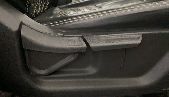 2020 KIA SONET HTX 1.0 IMT, Petrol, Manual, 59,144 km, Driver Side Adjustment Panel