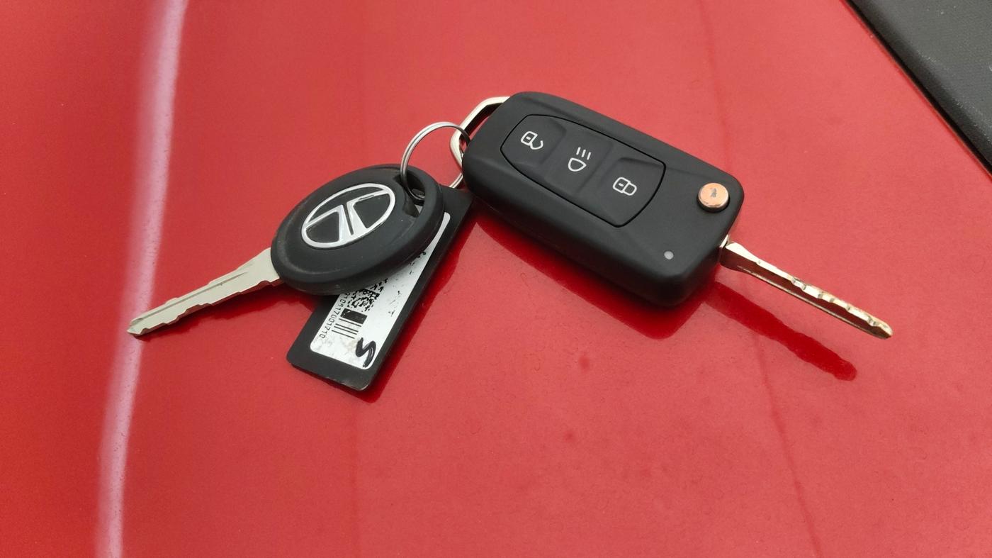 2017 Tata Tiago XT DIESEL, Diesel, Manual, 61,010 km, Key Close Up