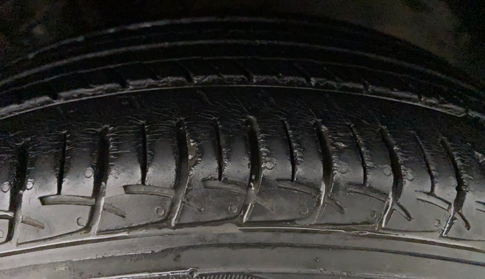 2018 Hyundai Elite i20 ASTA 1.2, Petrol, Manual, 27,933 km, Left Front Tyre Tread