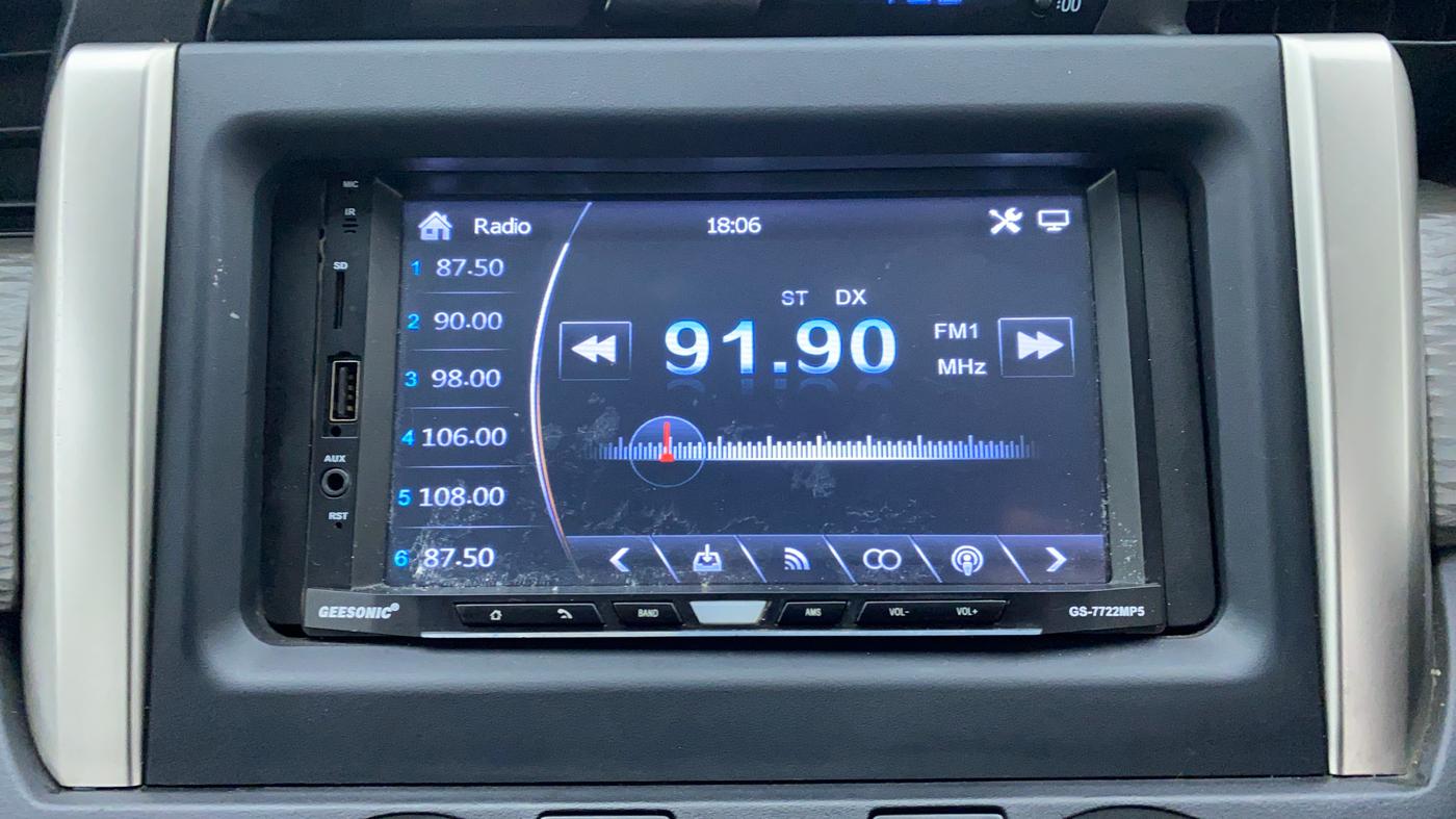2017 Toyota Innova Crysta 2.4 GX 8 STR, Diesel, Manual, 76,831 km, Infotainment System
