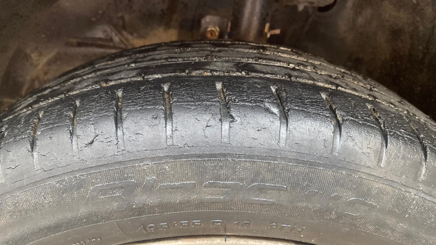 2017 Maruti Baleno ALPHA DIESEL 1.3, Diesel, Manual, 56,347 km, Left Front Tyre Tread