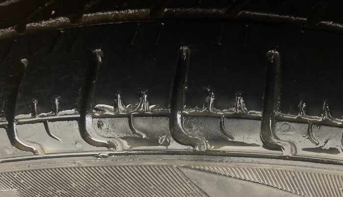 2018 Hyundai Eon MAGNA +, Petrol, Manual, 18,460 km, Left Rear Tyre Tread