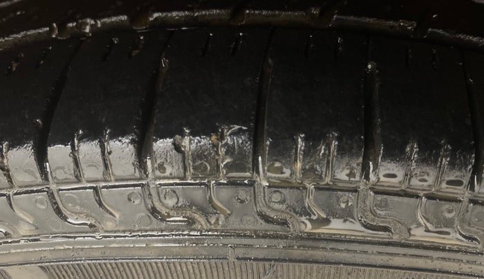 2018 Hyundai Eon MAGNA +, Petrol, Manual, 18,460 km, Right Front Tyre Tread