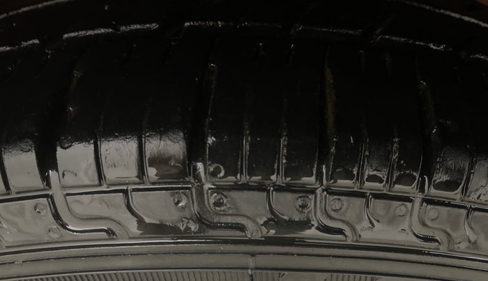 2018 Hyundai Eon MAGNA +, Petrol, Manual, 18,460 km, Right Rear Tyre Tread