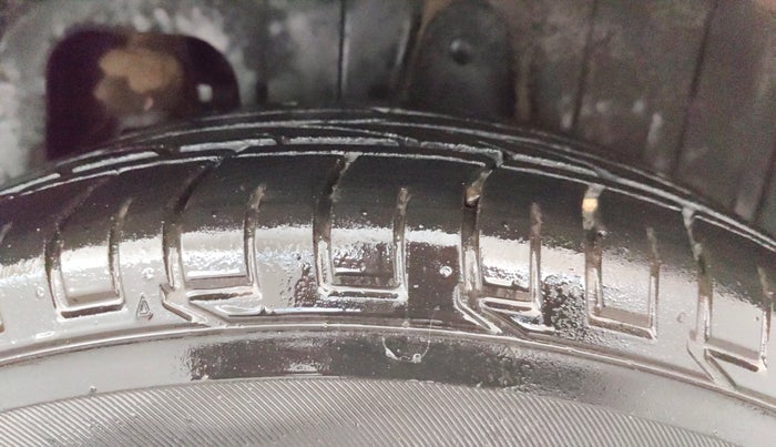 2022 Mahindra XUV300 W6 1.2 PETROL AMT, Petrol, Automatic, 30,959 km, Left Rear Tyre Tread