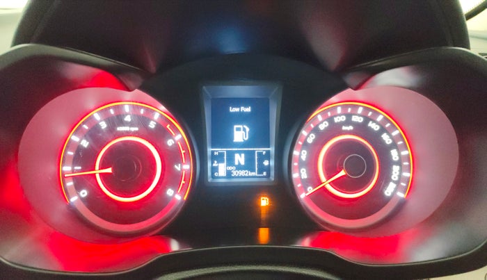 2022 Mahindra XUV300 W6 1.2 PETROL AMT, Petrol, Automatic, 30,959 km, Odometer Image