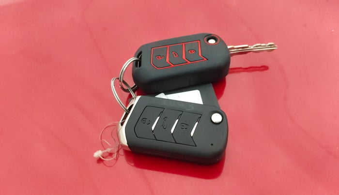 2022 Mahindra XUV300 W6 1.2 PETROL AMT, Petrol, Automatic, 30,959 km, Key Close Up