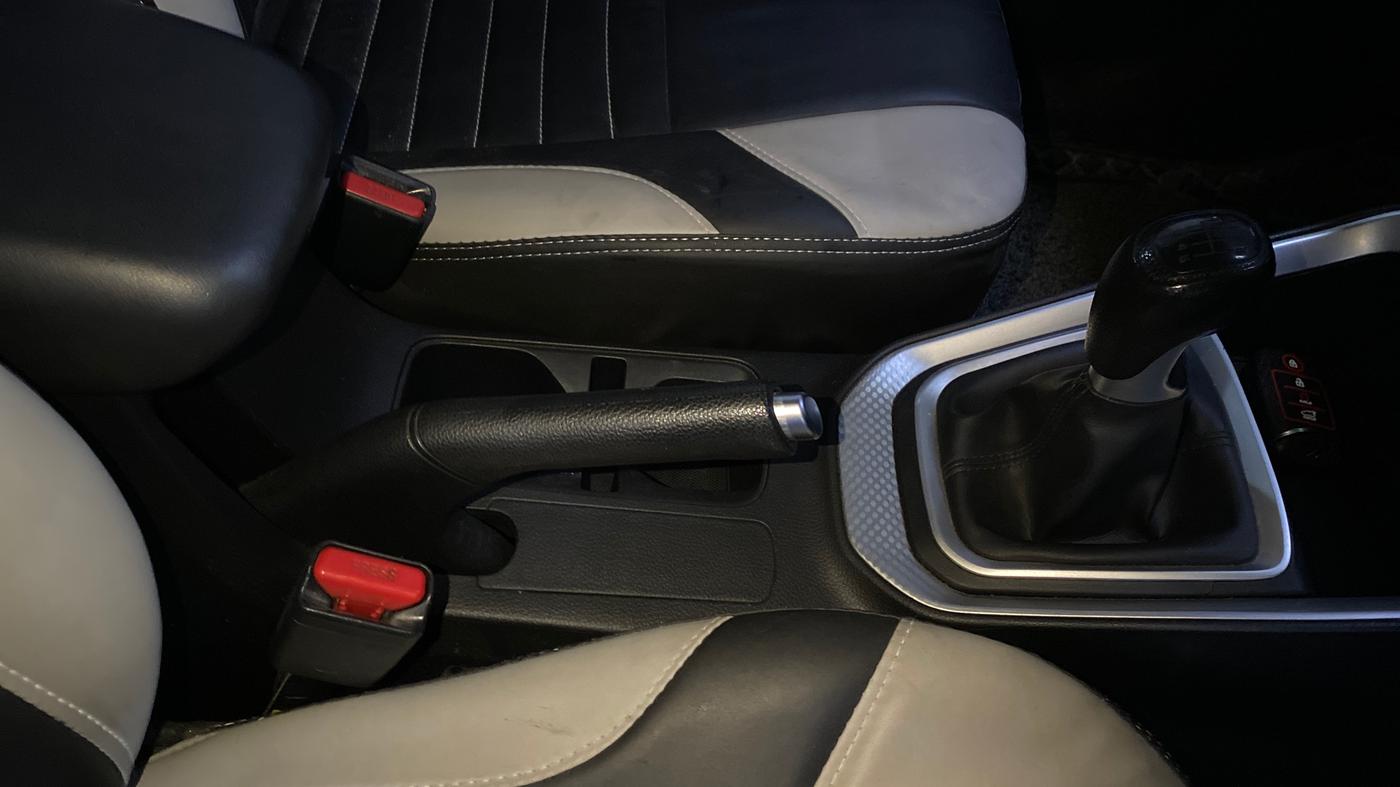 2022 KIA SONET HTK PLUS 1.5, Diesel, Manual, 76,142 km, Gear Lever