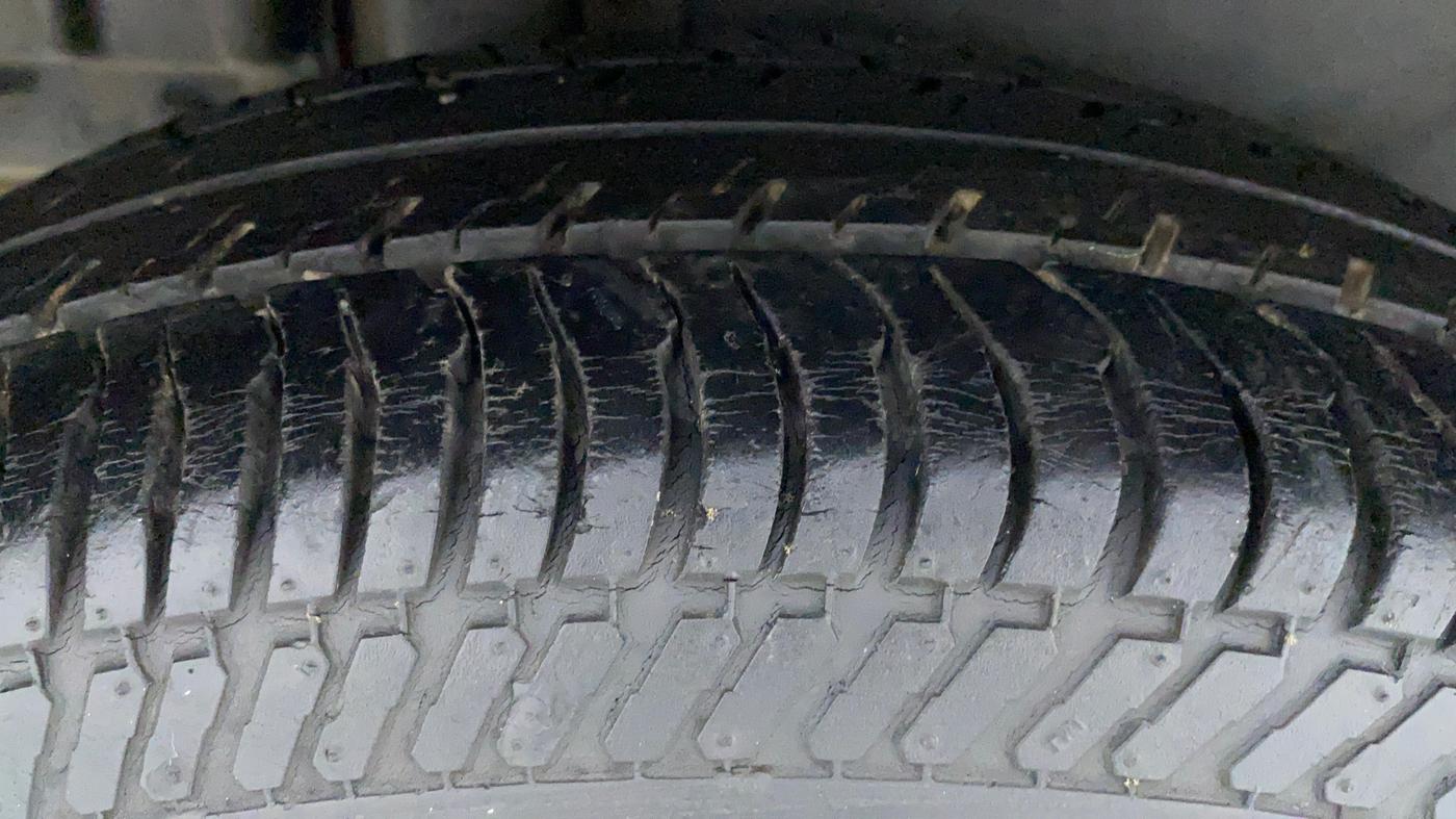 2014 Maruti Swift Dzire VXI 1.2 BS IV, Petrol, Manual, 35,765 km, Left Rear Tyre Tread
