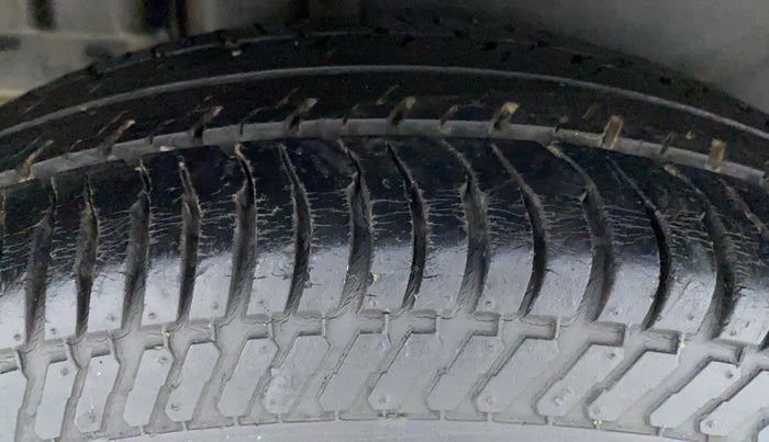 2014 Maruti Swift Dzire VXI 1.2 BS IV, Petrol, Manual, 35,765 km, Left Rear Tyre Tread