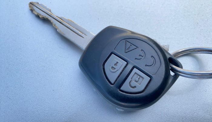 2018 Maruti Swift VXI, Petrol, Manual, 72,064 km, Key Close Up