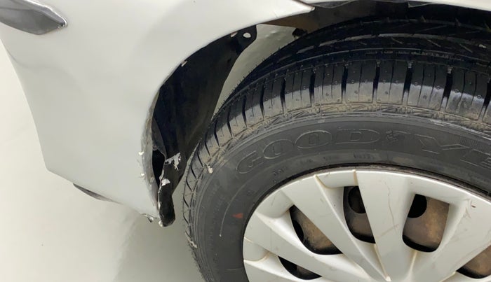 2013 Toyota Etios Liva GD, Diesel, Manual, 1,06,211 km, Left fender - Lining loose