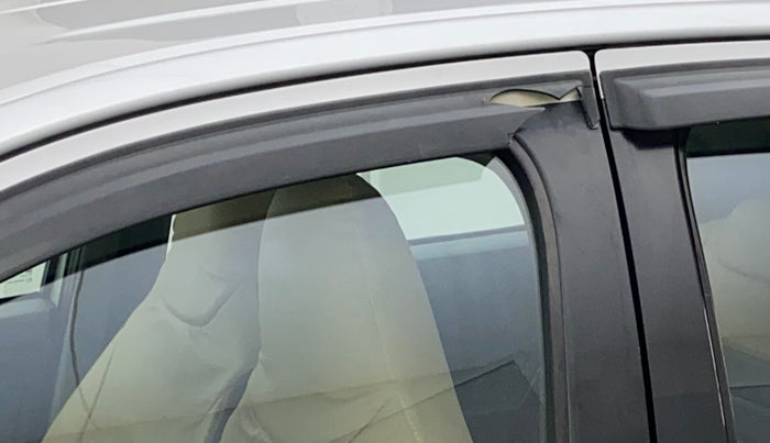 2013 Toyota Etios Liva GD, Diesel, Manual, 1,06,211 km, Front passenger door - Door visor damaged