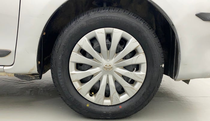 2013 Toyota Etios Liva GD, Diesel, Manual, 1,06,211 km, Right Front Wheel