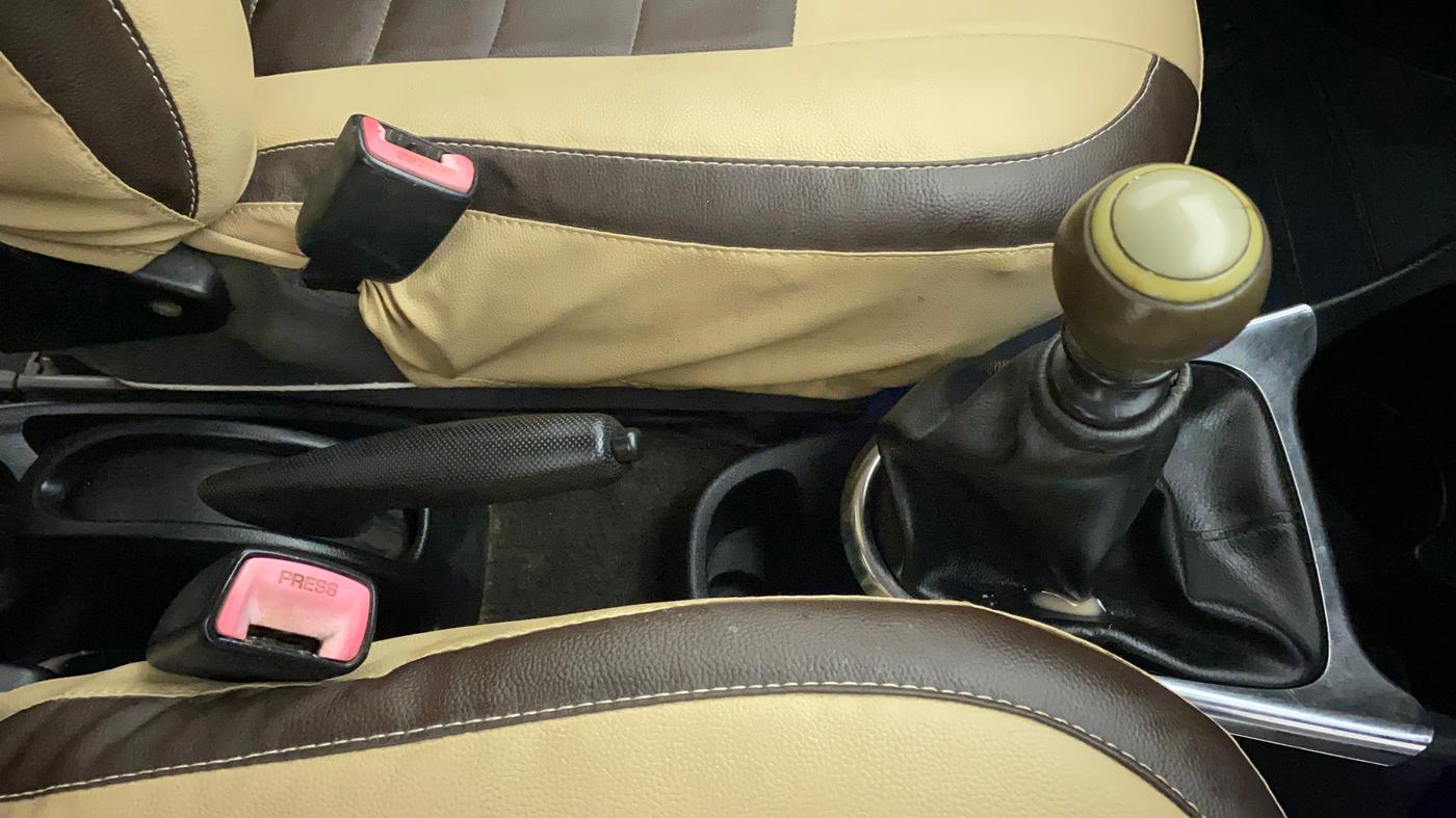 2013 Toyota Etios Liva GD, Diesel, Manual, 1,06,211 km, Gear Lever